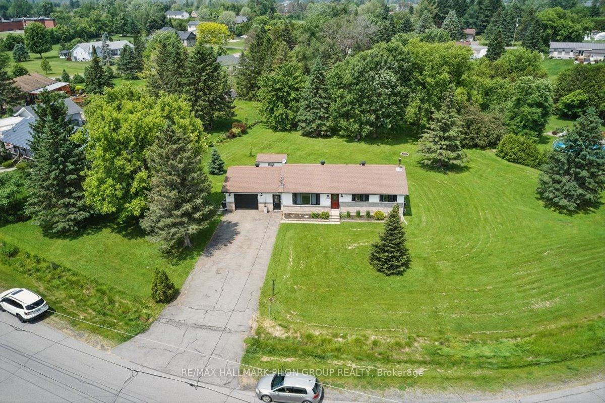 Photo 2 of 1125 Barnett Drive, Ottawa, Cumberland Village — HOMEH