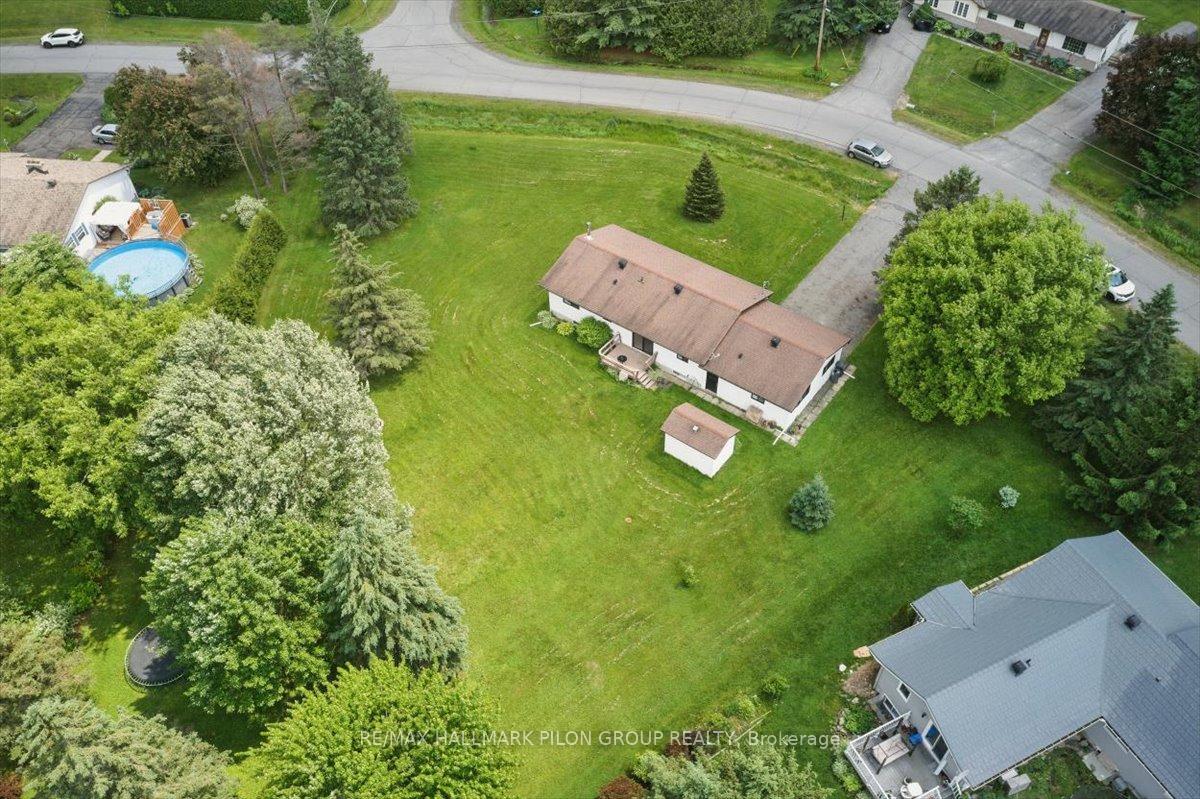 Photo 3 of 1125 Barnett Drive, Ottawa, Cumberland Village — HOMEH