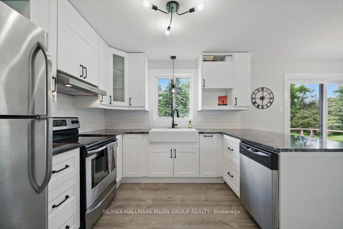 Photo 6 of 1125 Barnett Drive, Ottawa, Cumberland Village — HOMEH