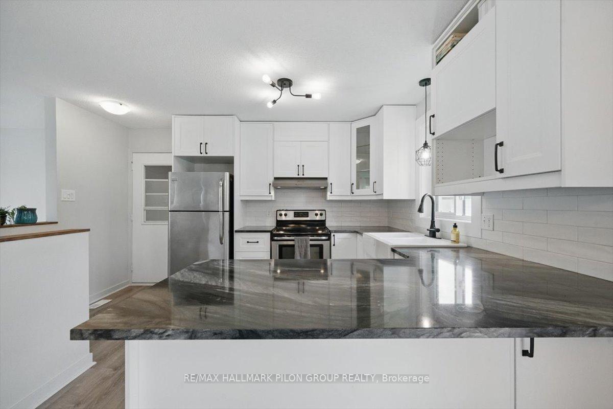 Photo 7 of 1125 Barnett Drive, Ottawa, Cumberland Village — HOMEH