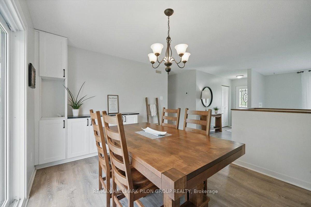 Photo 10 of 1125 Barnett Drive, Ottawa, Cumberland Village — HOMEH