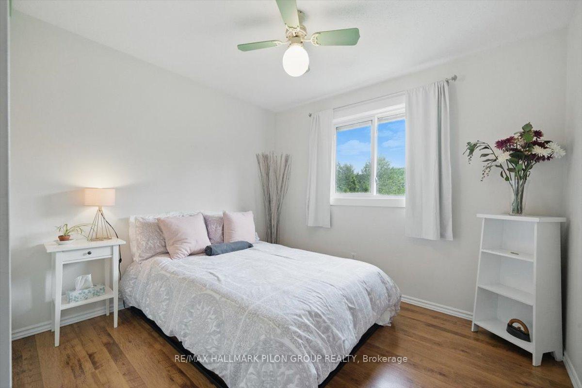 Photo 12 of 1125 Barnett Drive, Ottawa, Cumberland Village — HOMEH