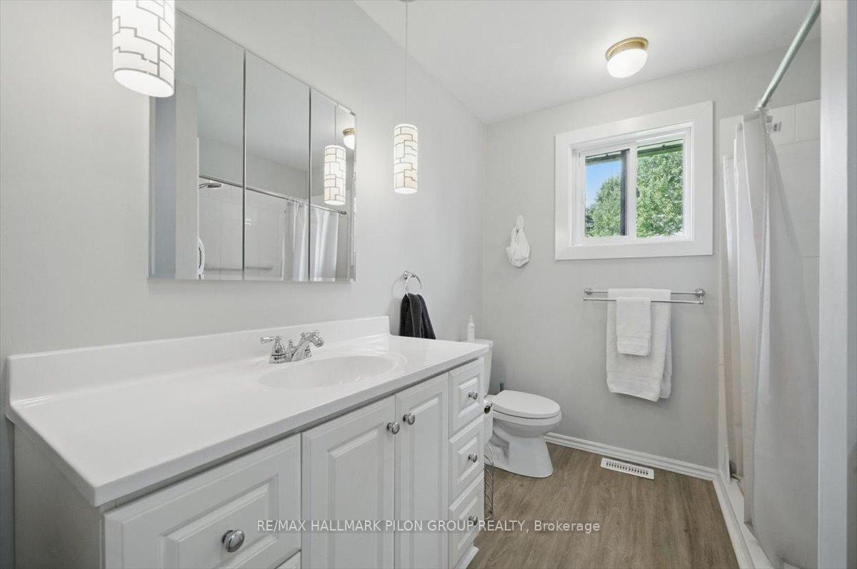 Photo 13 of 1125 Barnett Drive, Ottawa, Cumberland Village — HOMEH