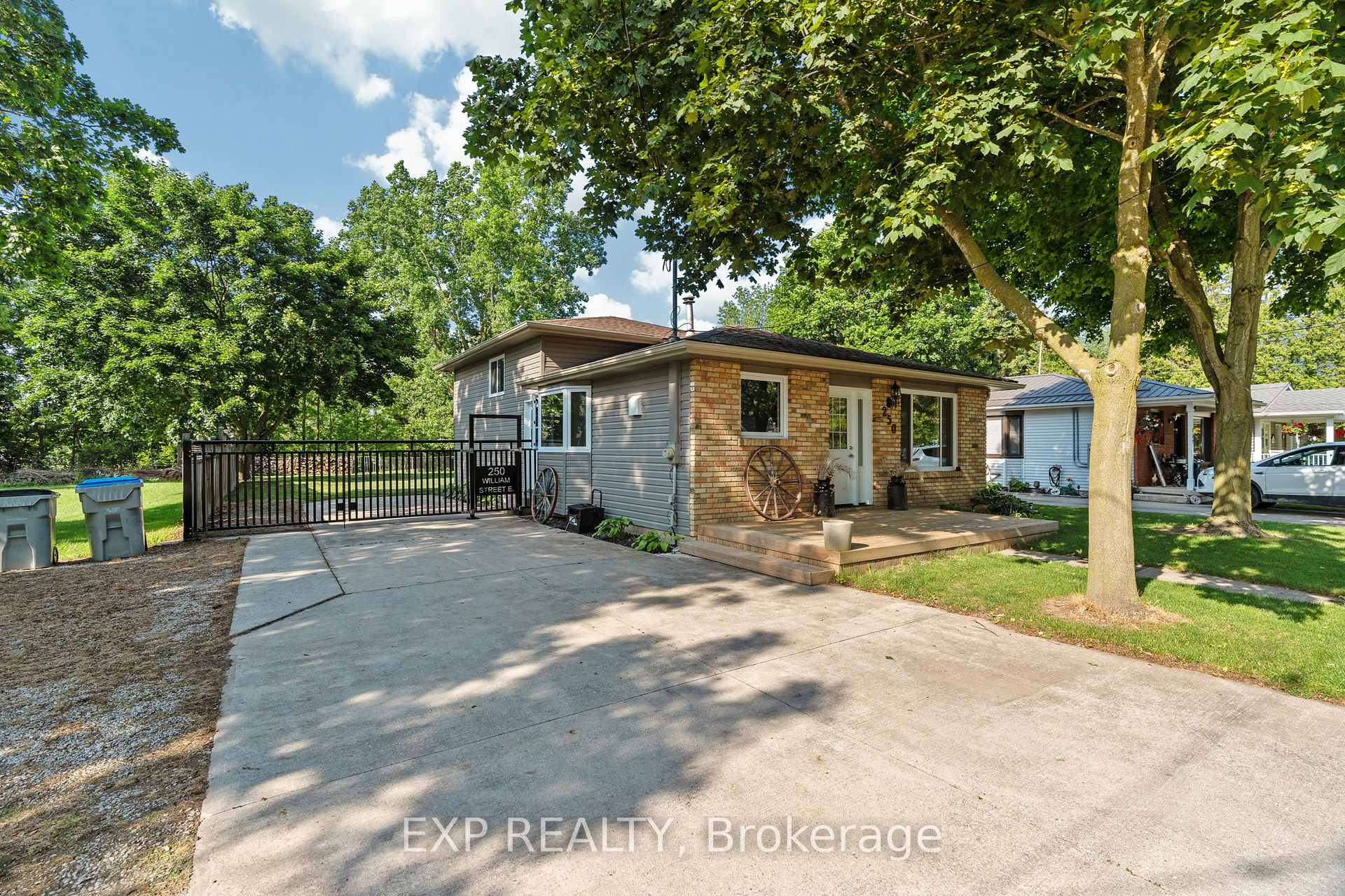 Photo 2 of 250 William Street E, North Middlesex, Parkhill — HOMEH