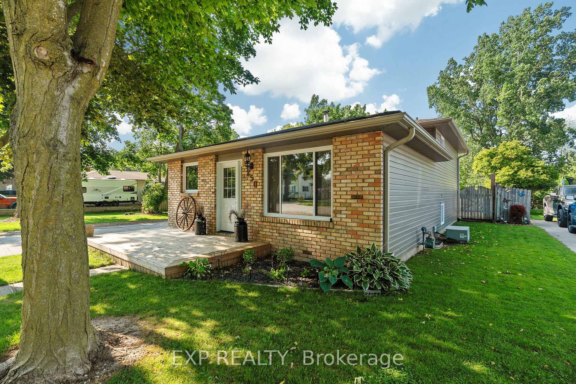 Photo 4 of 250 William Street E, North Middlesex, Parkhill — HOMEH