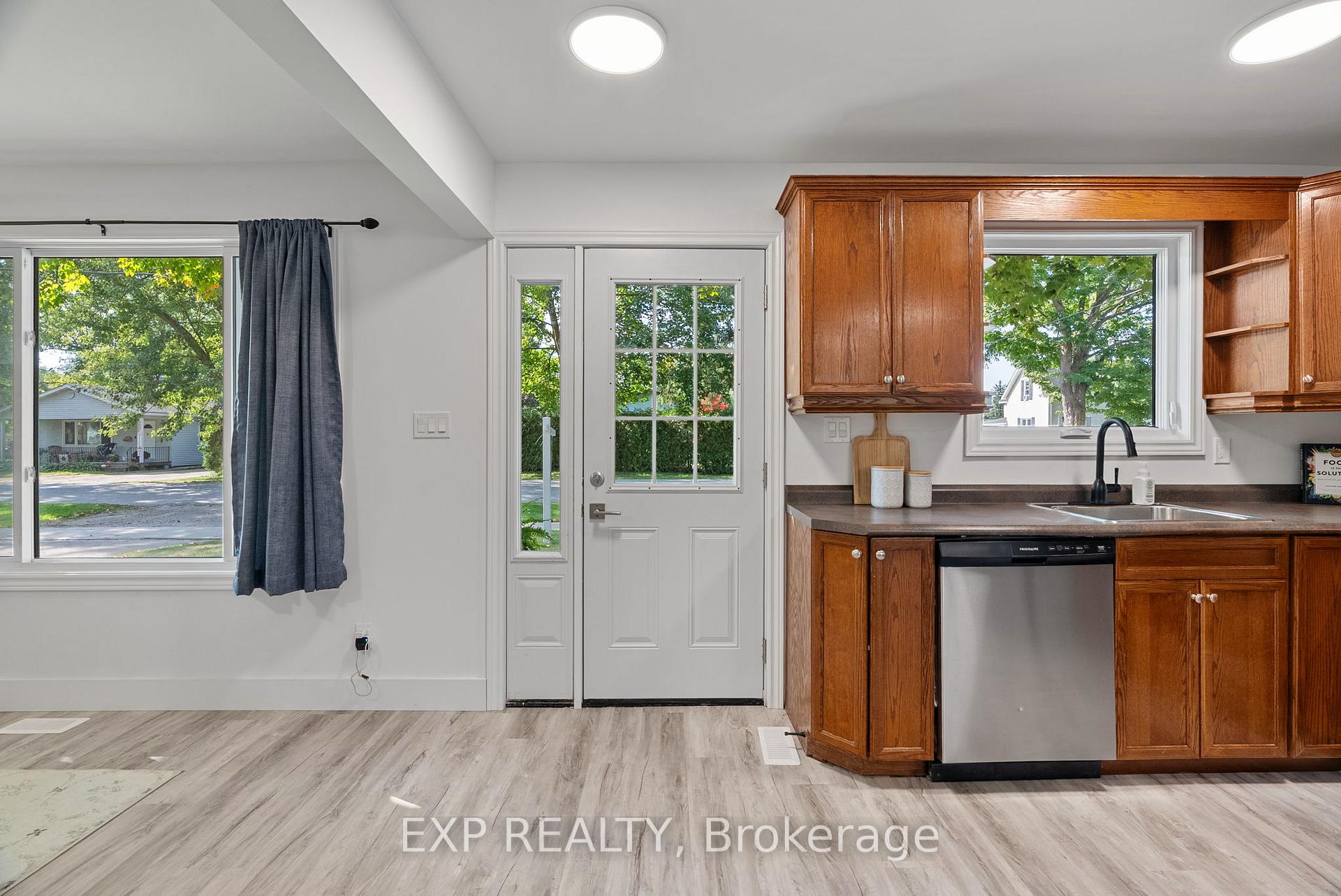 Photo 6 of 250 William Street E, North Middlesex, Parkhill — HOMEH