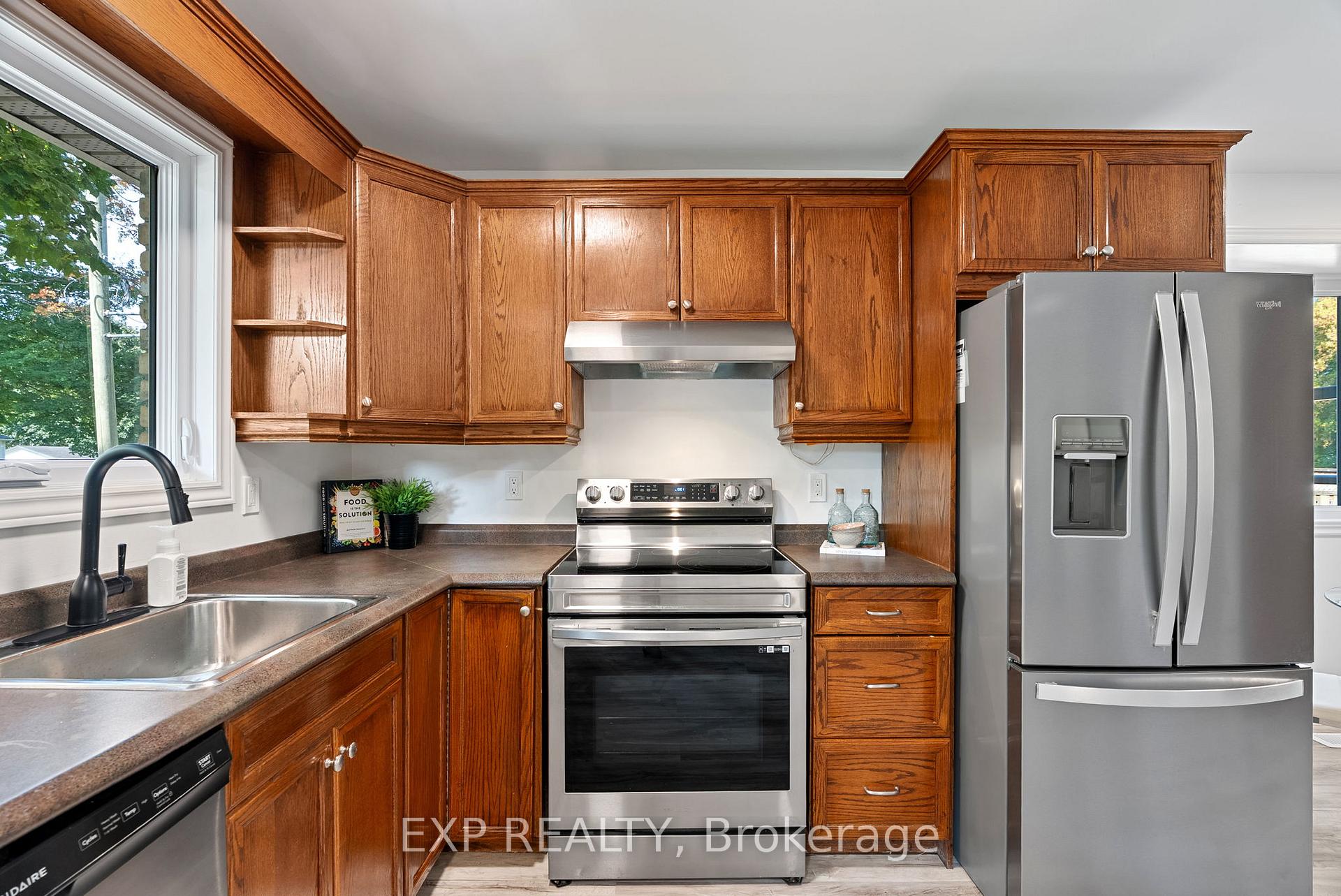 Photo 13 of 250 William Street E, North Middlesex, Parkhill — HOMEH