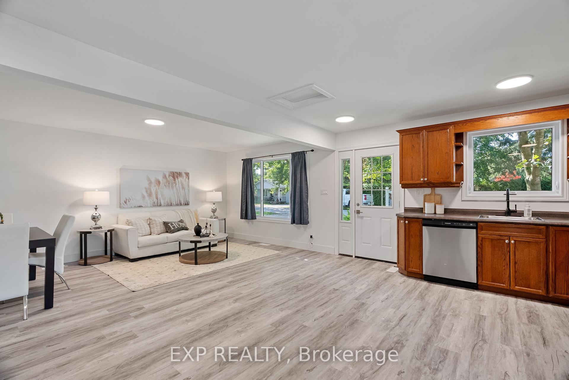 Photo 15 of 250 William Street E, North Middlesex, Parkhill — HOMEH