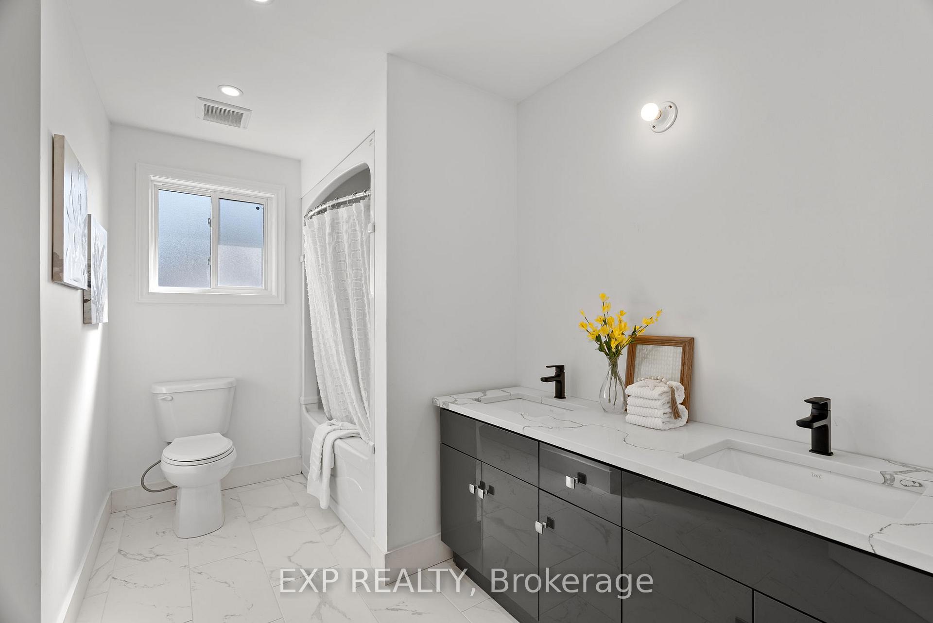 Photo 17 of 250 William Street E, North Middlesex, Parkhill — HOMEH