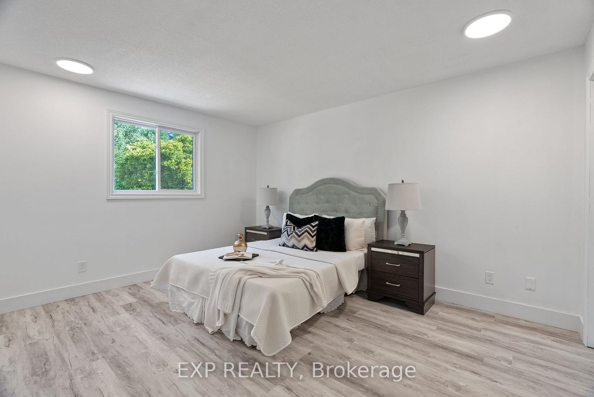 Photo 20 of 250 William Street E, North Middlesex, Parkhill — HOMEH