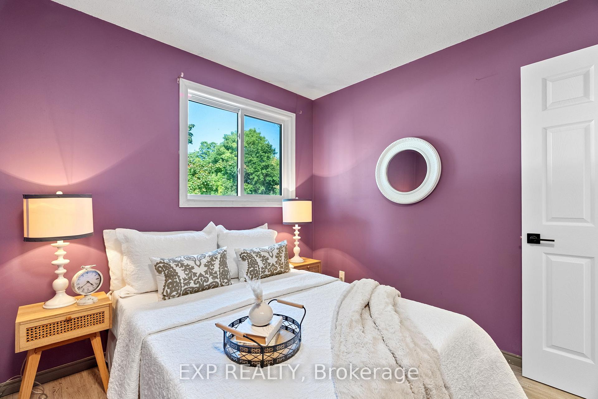 Photo 23 of 250 William Street E, North Middlesex, Parkhill — HOMEH