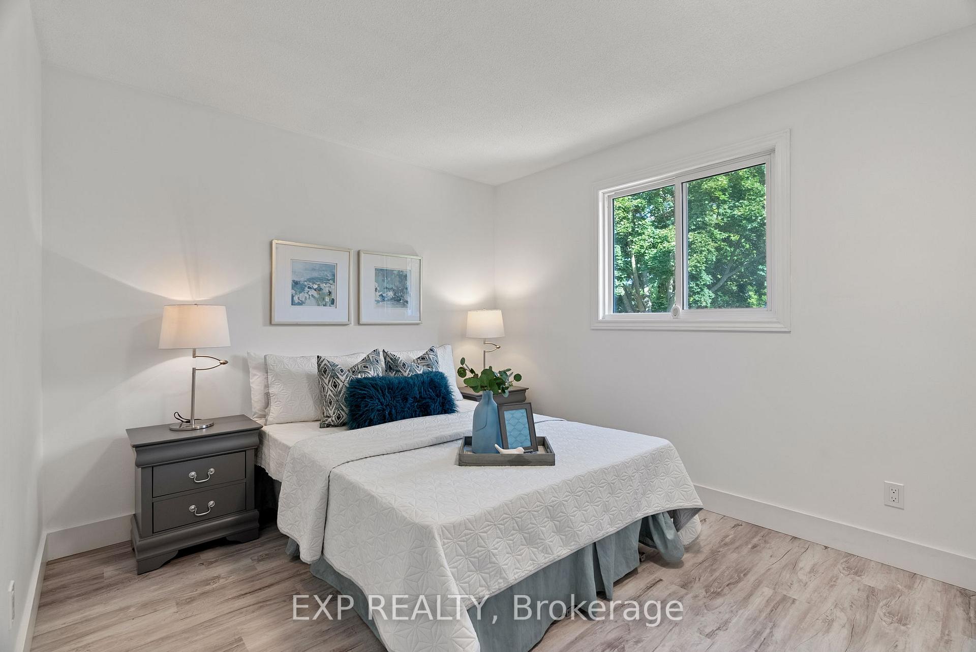 Photo 24 of 250 William Street E, North Middlesex, Parkhill — HOMEH