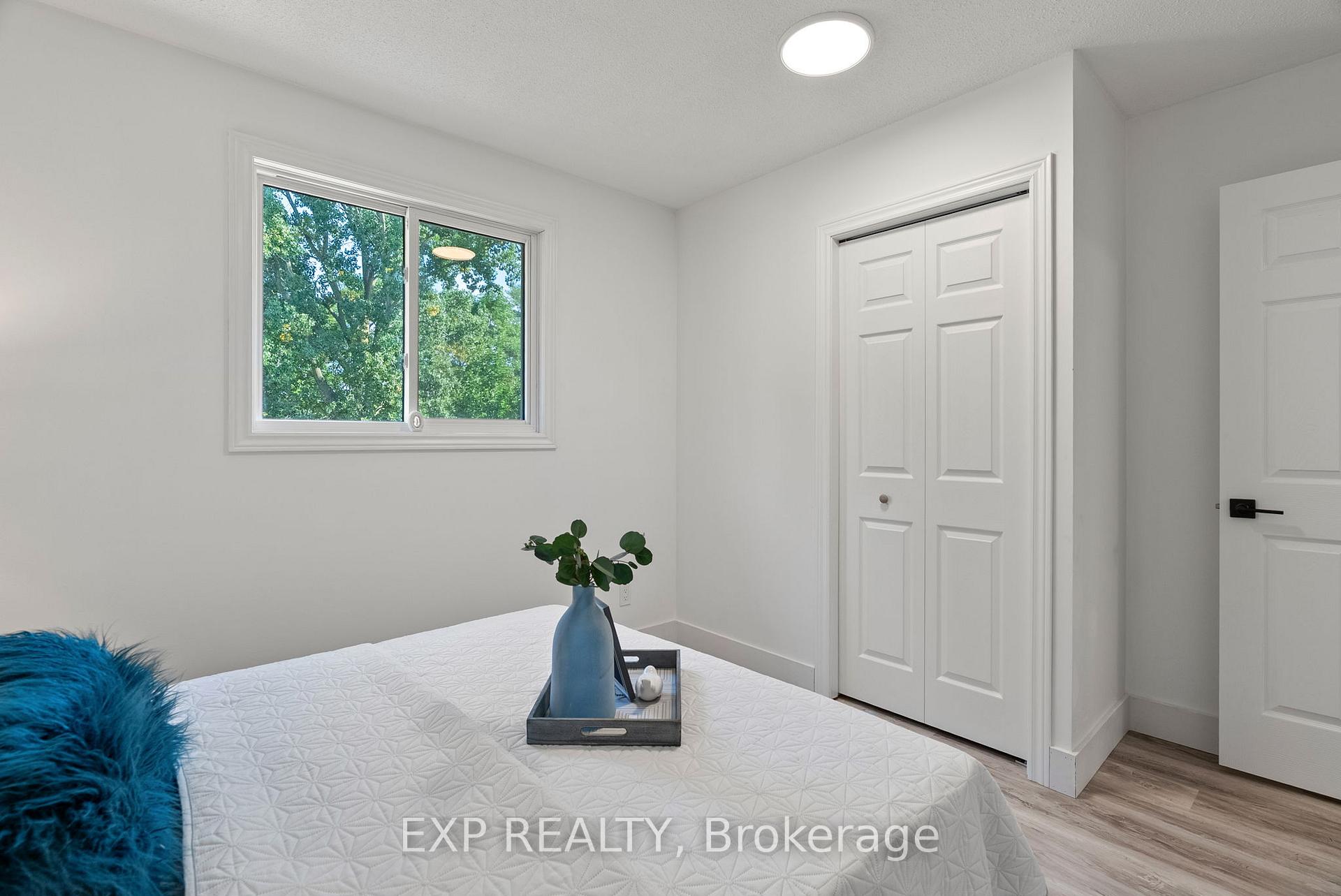 Photo 25 of 250 William Street E, North Middlesex, Parkhill — HOMEH