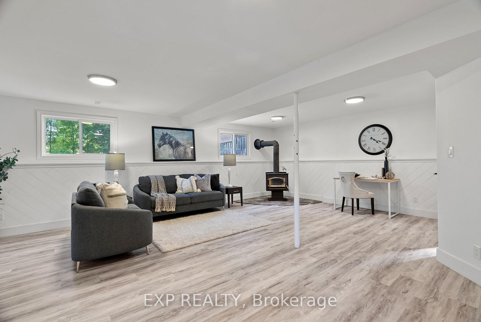 Photo 26 of 250 William Street E, North Middlesex, Parkhill — HOMEH