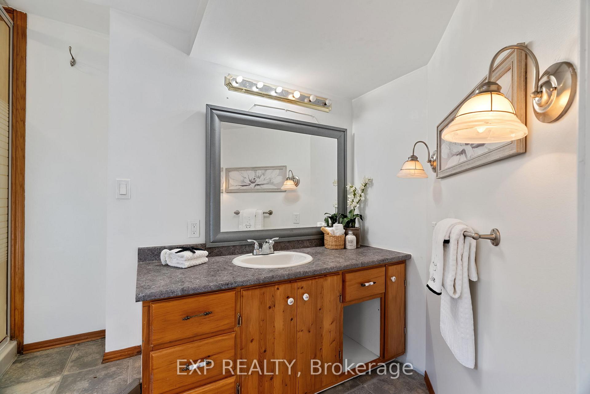 Photo 31 of 250 William Street E, North Middlesex, Parkhill — HOMEH