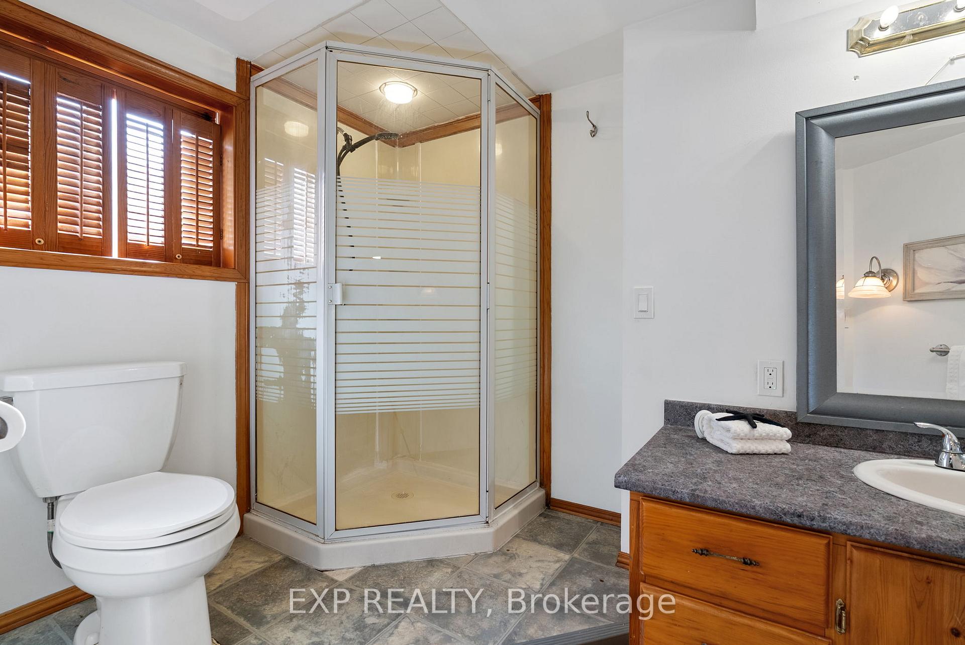 Photo 32 of 250 William Street E, North Middlesex, Parkhill — HOMEH