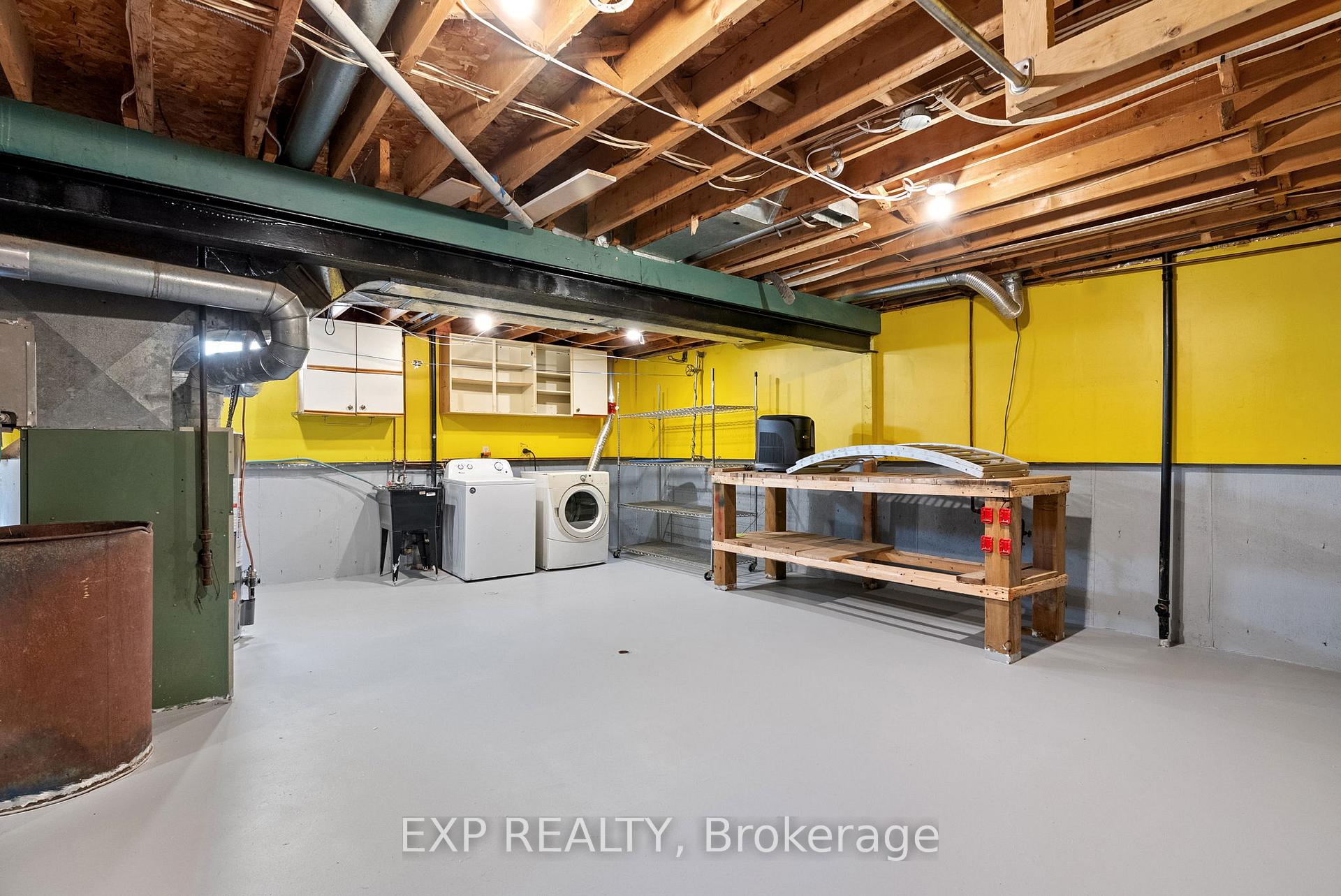 Photo 33 of 250 William Street E, North Middlesex, Parkhill — HOMEH