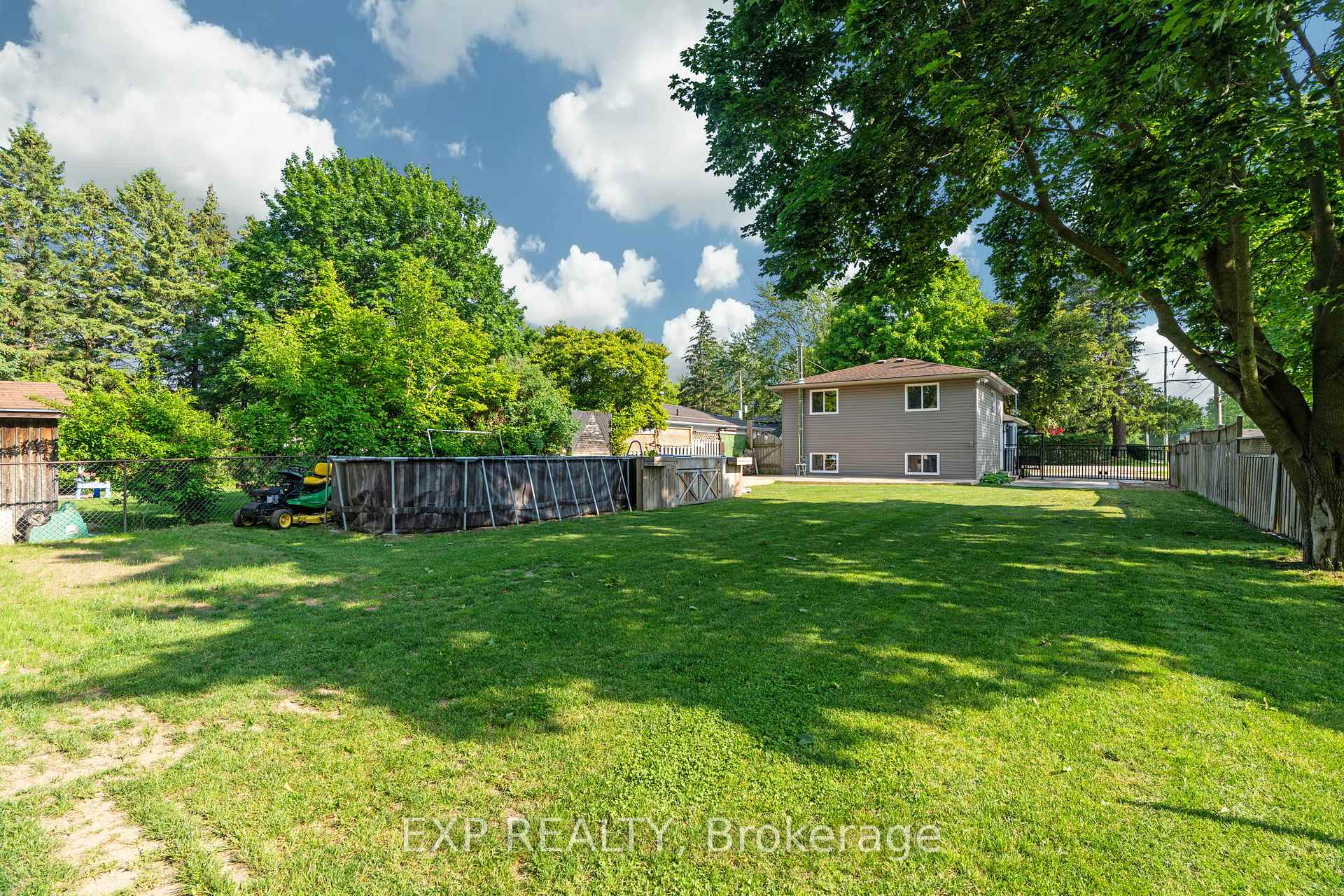 Photo 40 of 250 William Street E, North Middlesex, Parkhill — HOMEH