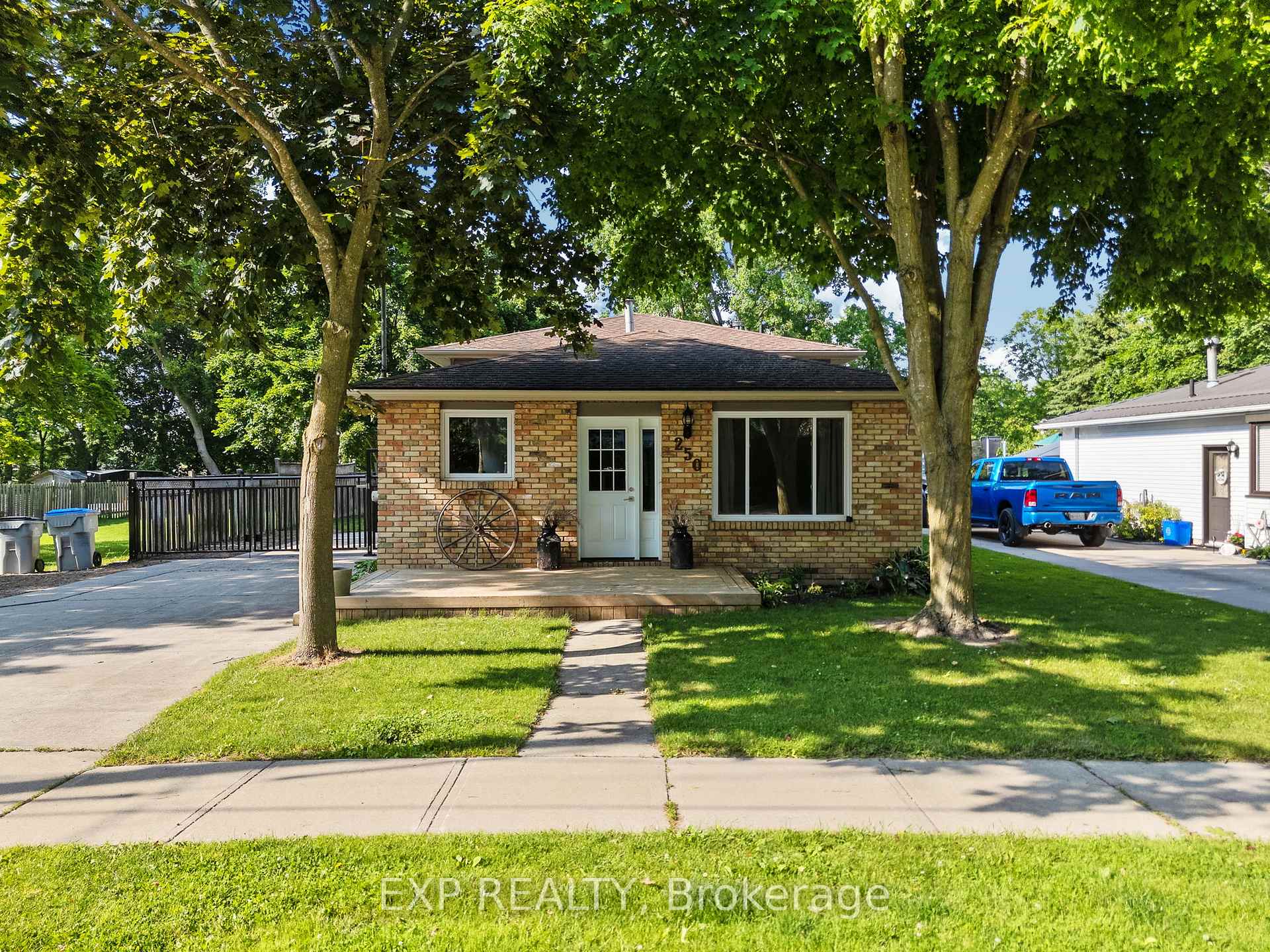Photo 42 of 250 William Street E, North Middlesex, Parkhill — HOMEH