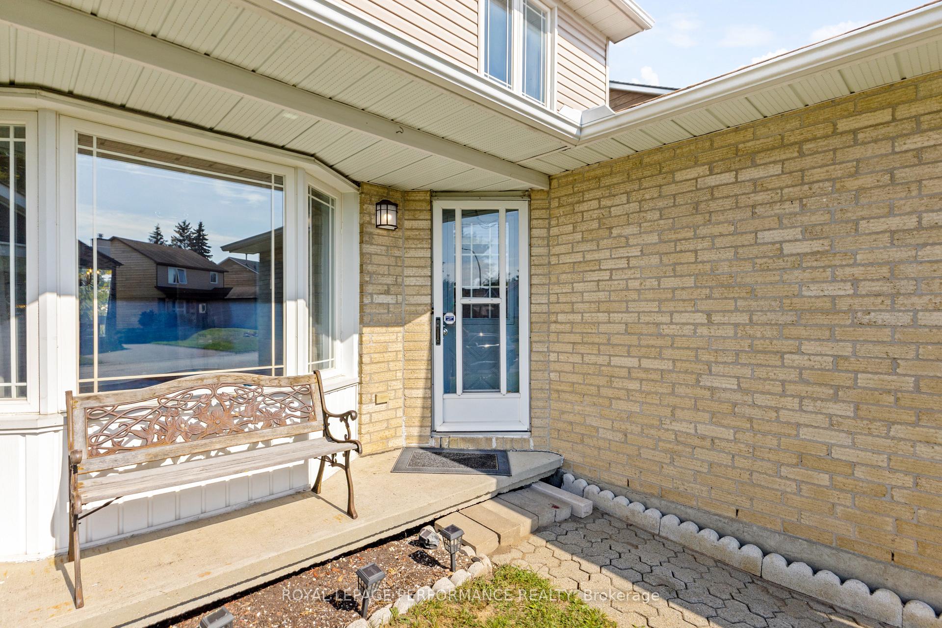 Photo 2 of 1936 Longman Crescent, Ottawa, Chateauneuf — HOMEH