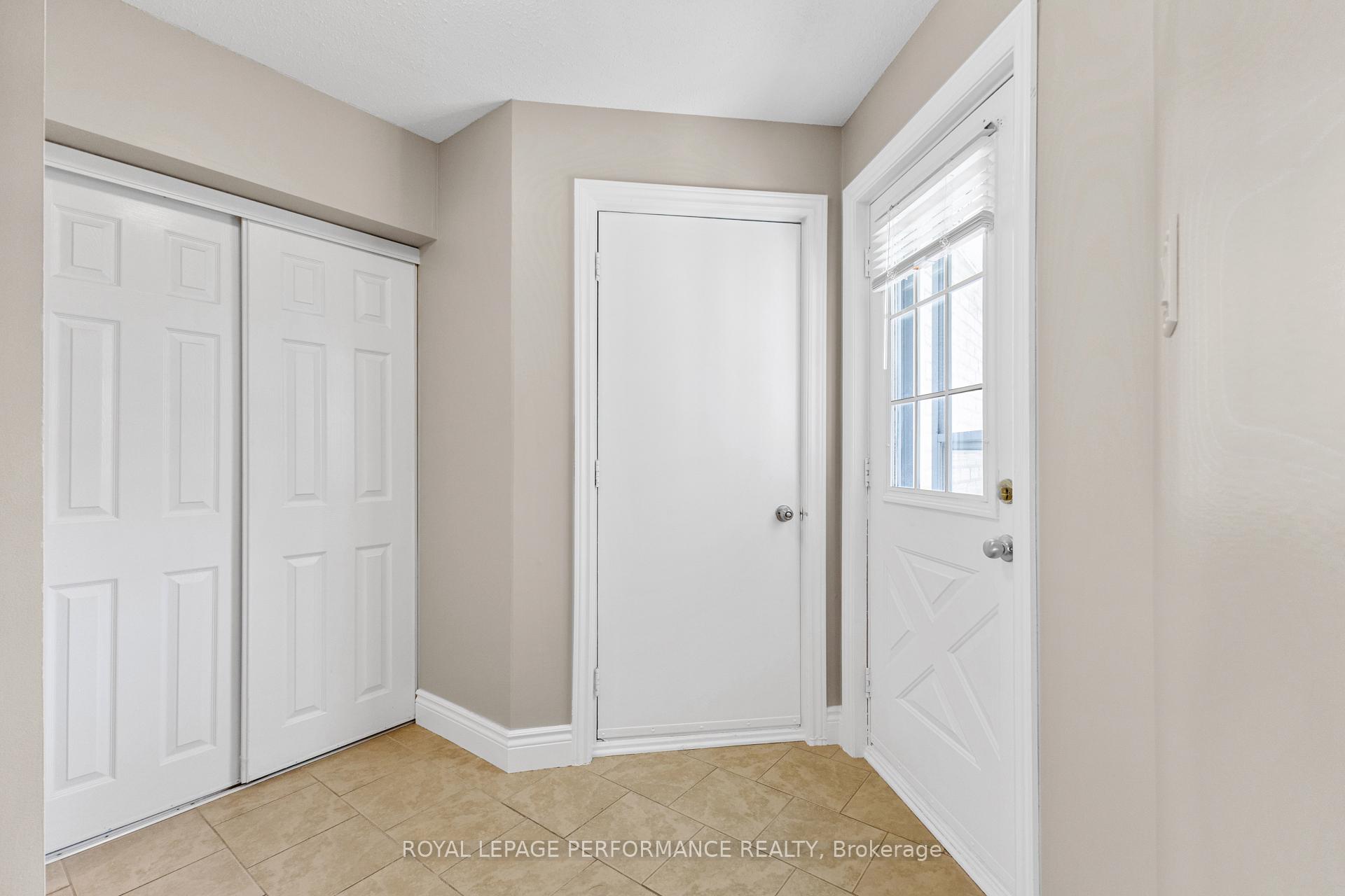 Photo 3 of 1936 Longman Crescent, Ottawa, Chateauneuf — HOMEH