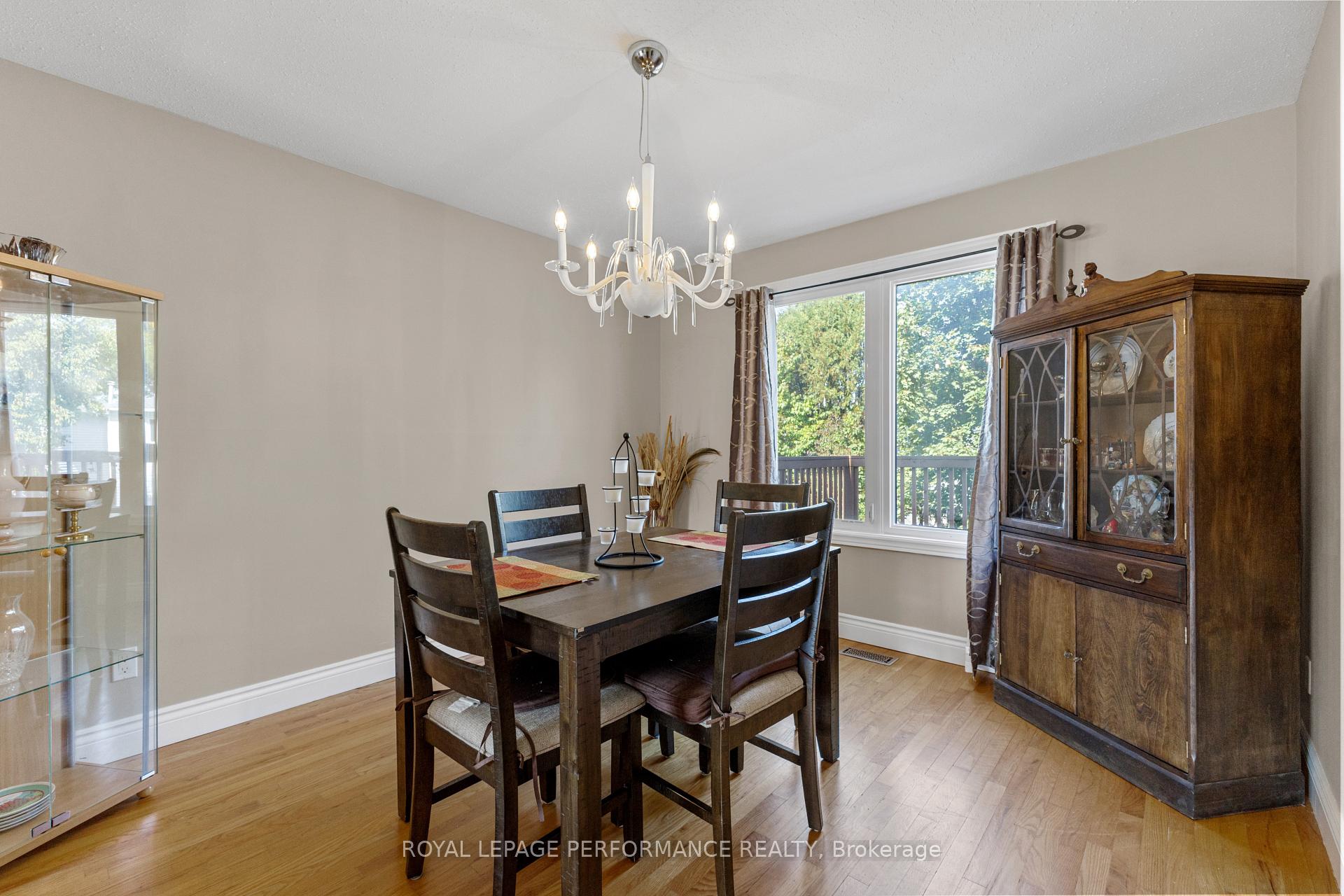 Photo 8 of 1936 Longman Crescent, Ottawa, Chateauneuf — HOMEH