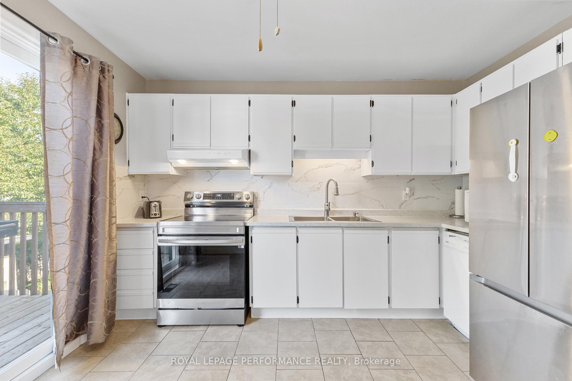 Photo 10 of 1936 Longman Crescent, Ottawa, Chateauneuf — HOMEH