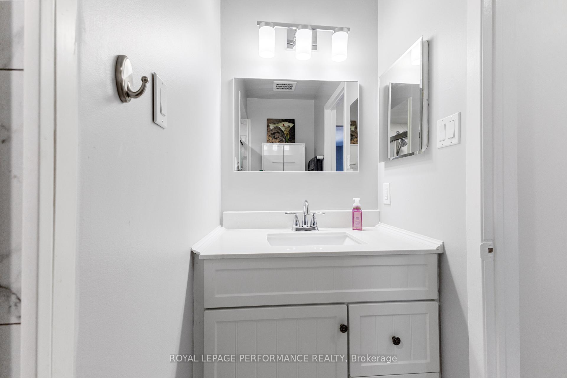 Photo 21 of 1936 Longman Crescent, Ottawa, Chateauneuf — HOMEH