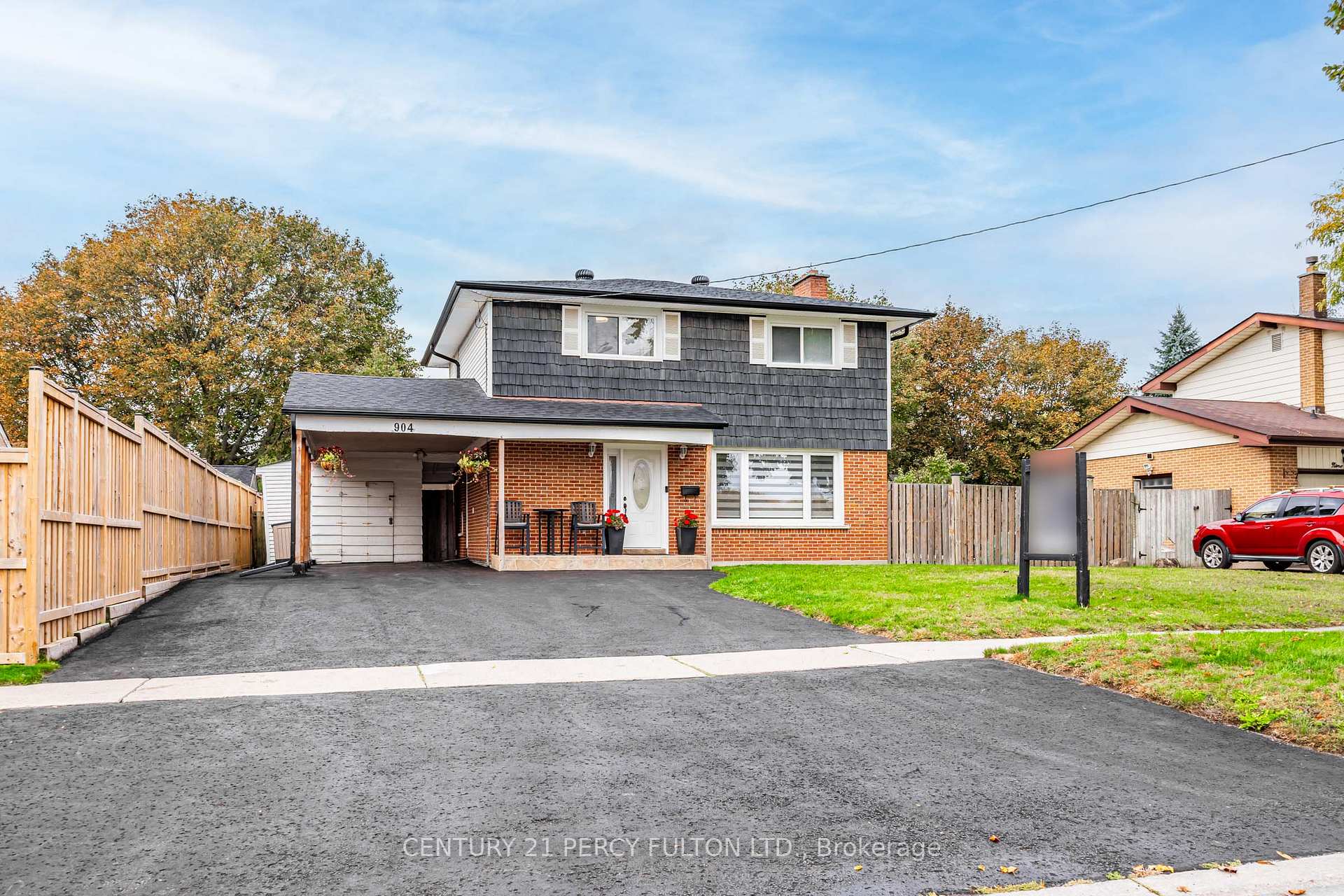 Photo 2 of 904 Somerville Street, Oshawa, Centennial — HOMEH