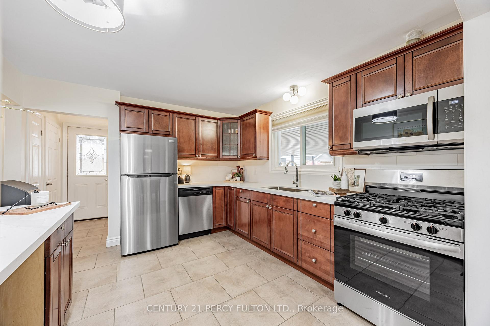 Photo 8 of 904 Somerville Street, Oshawa, Centennial — HOMEH