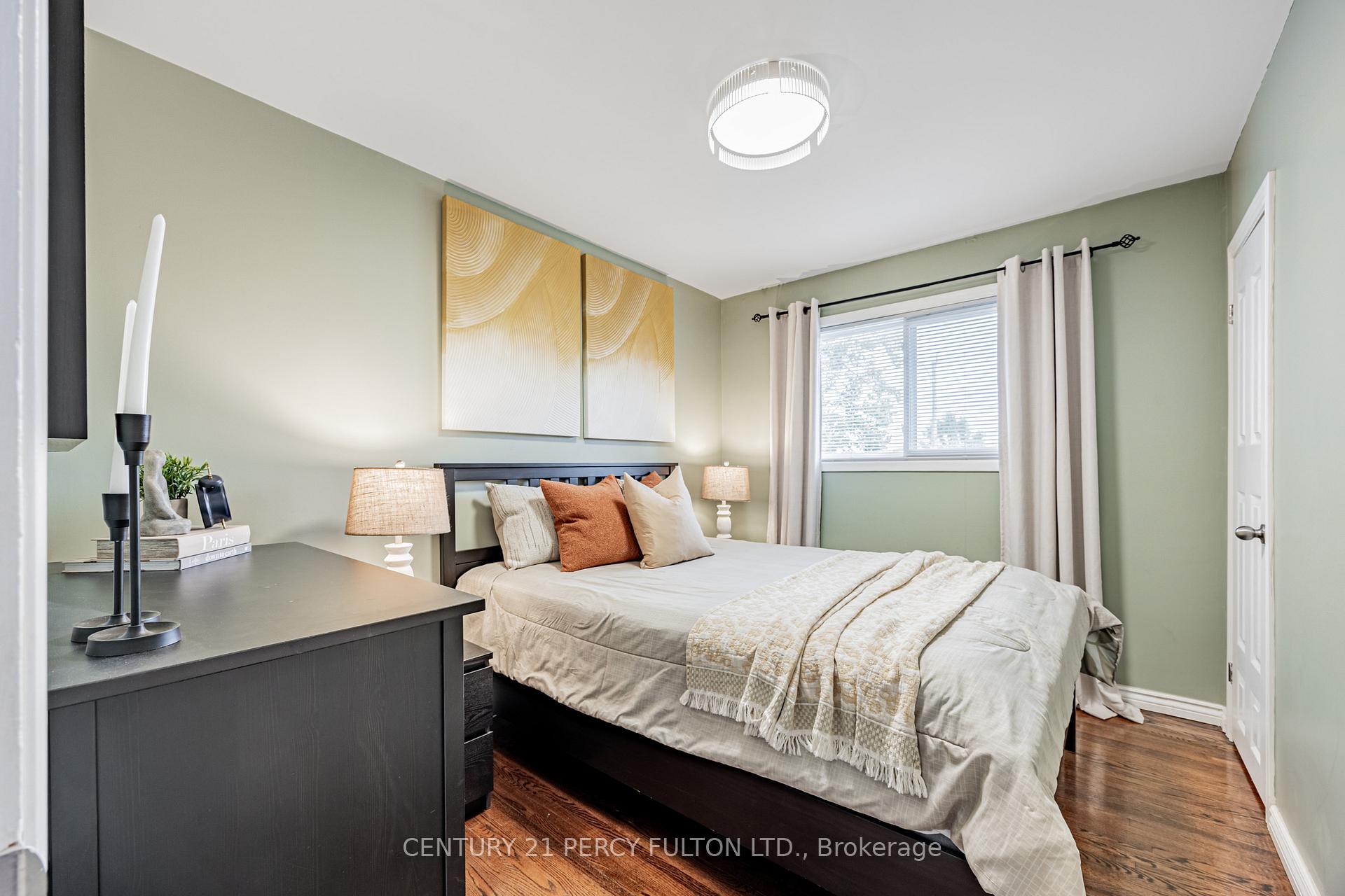Photo 12 of 904 Somerville Street, Oshawa, Centennial — HOMEH
