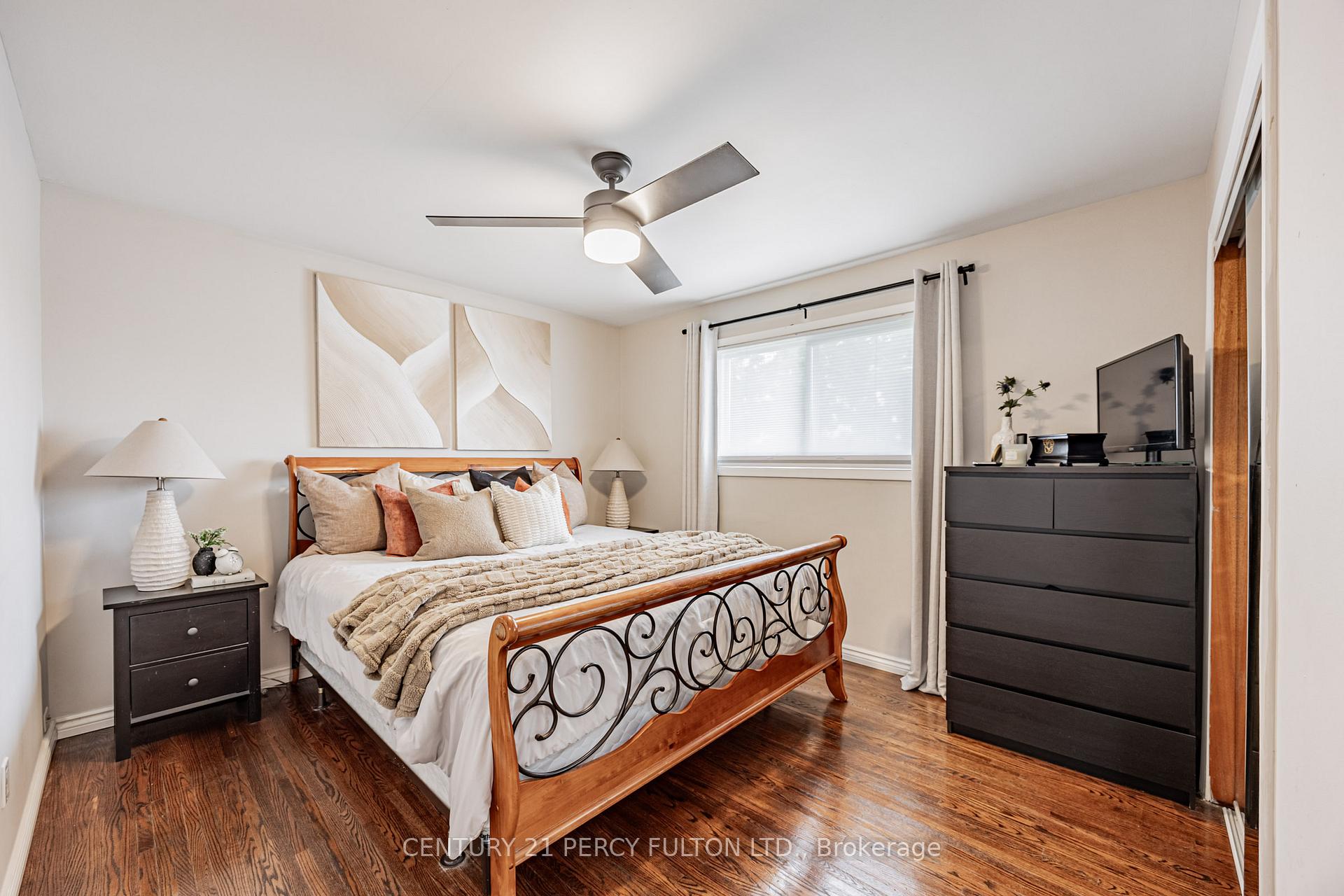 Photo 17 of 904 Somerville Street, Oshawa, Centennial — HOMEH