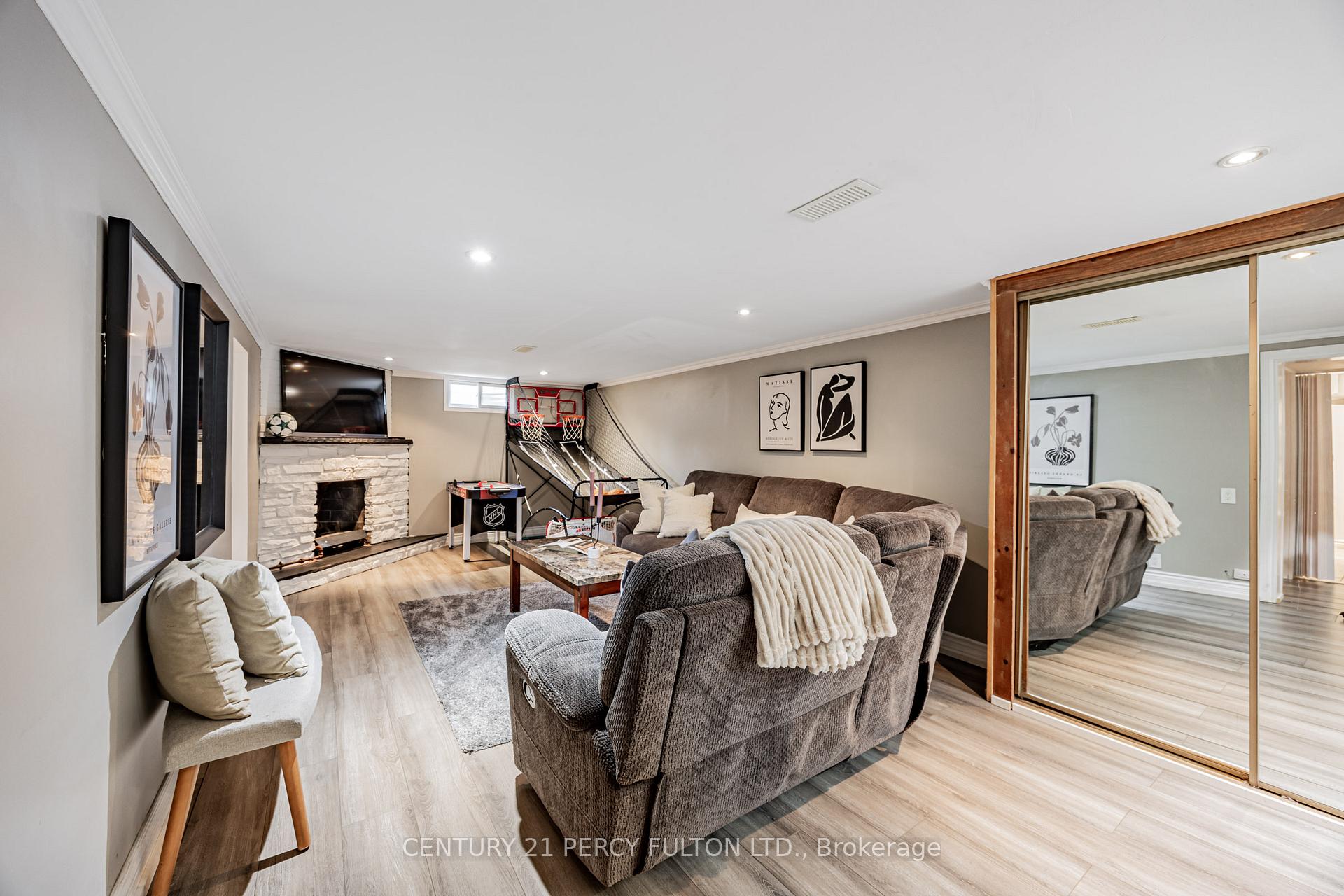 Photo 21 of 904 Somerville Street, Oshawa, Centennial — HOMEH