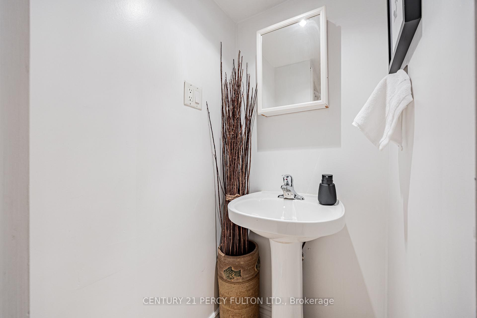 Photo 25 of 904 Somerville Street, Oshawa, Centennial — HOMEH