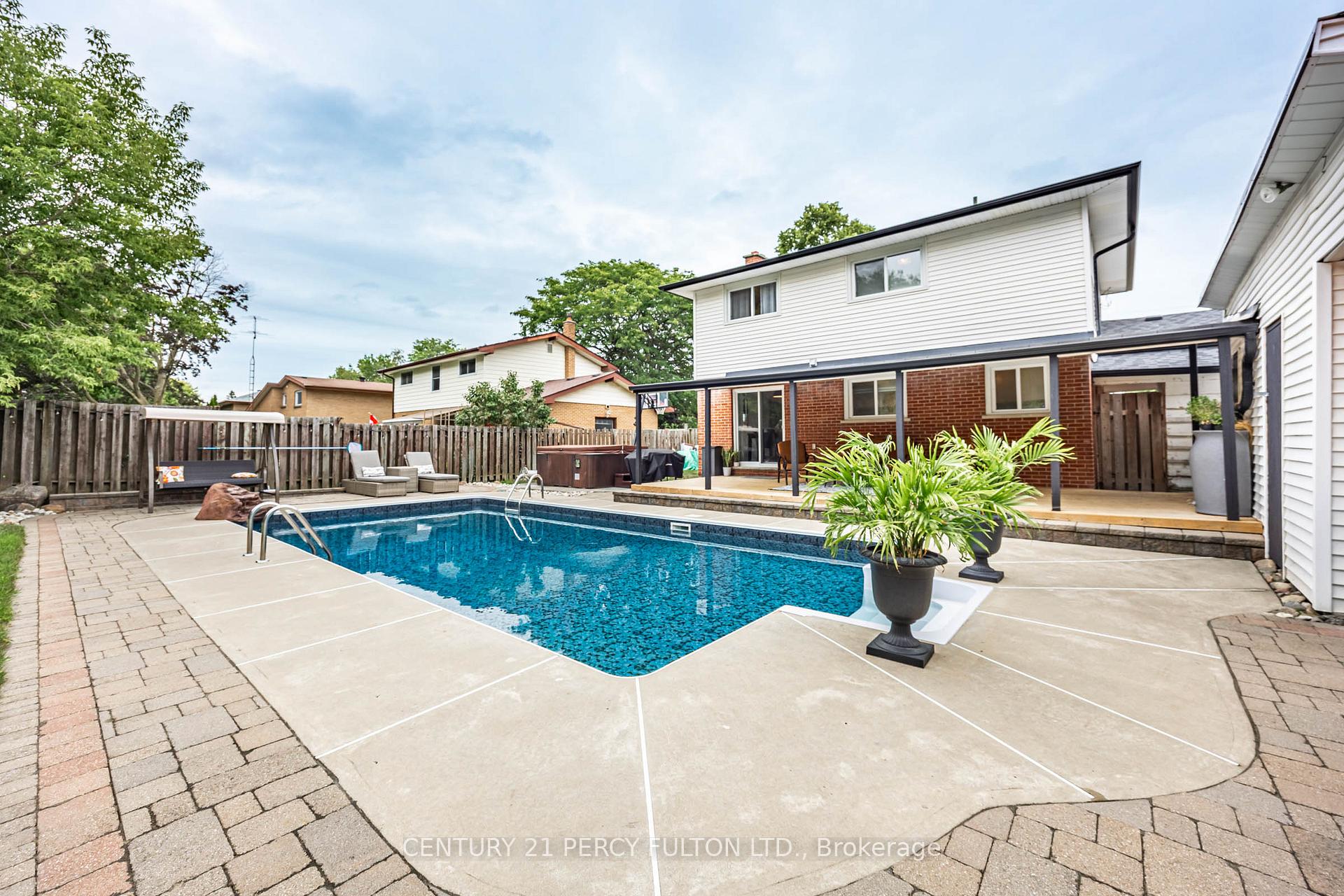 Photo 26 of 904 Somerville Street, Oshawa, Centennial — HOMEH