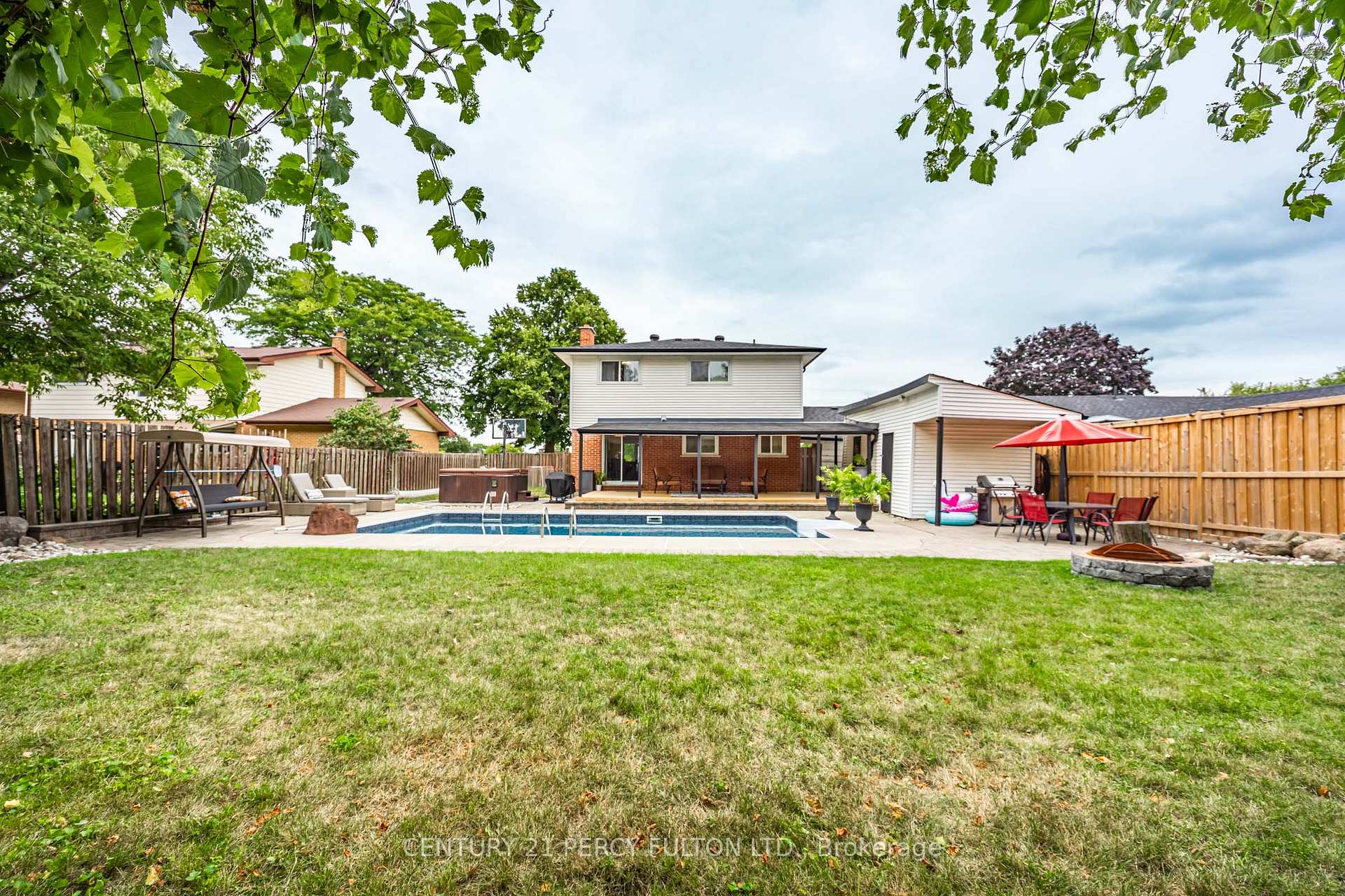 Photo 34 of 904 Somerville Street, Oshawa, Centennial — HOMEH