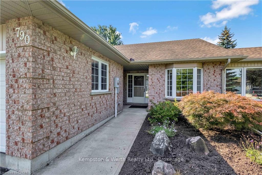 Photo 4 of 790 Lavery Street, North Perth, Listowel — HOMEH