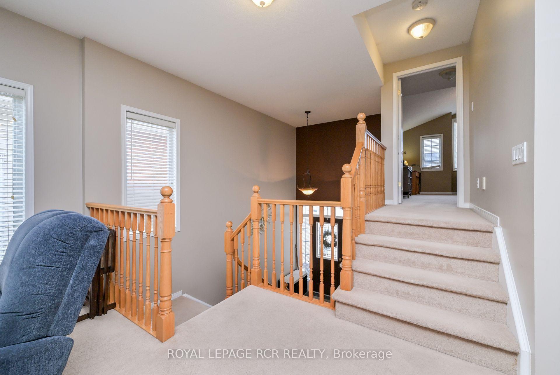 Photo 12 of 26 Benjamin Crescent, Orangeville — HOMEH