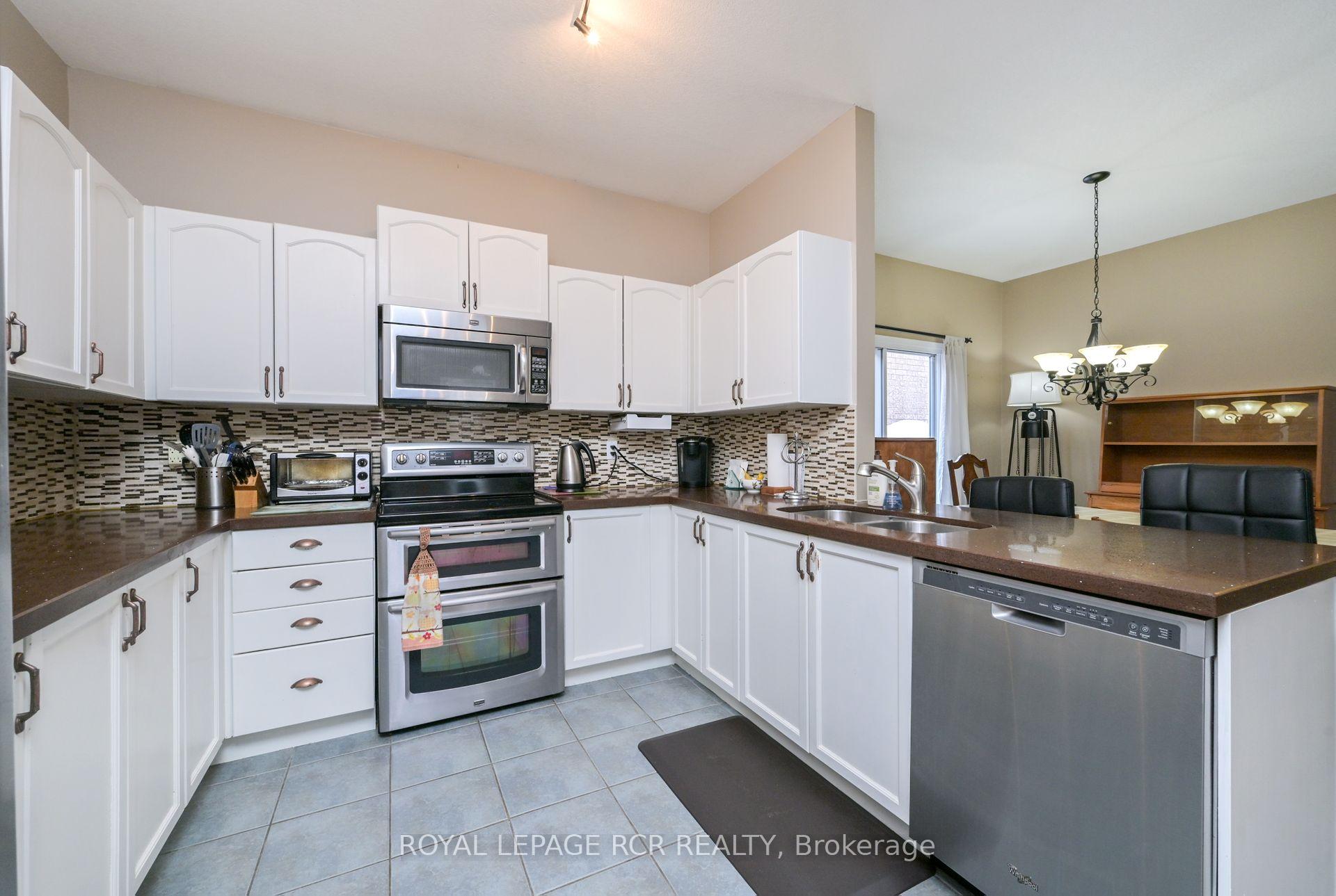 Photo 10 of 26 Benjamin Crescent, Orangeville — HOMEH