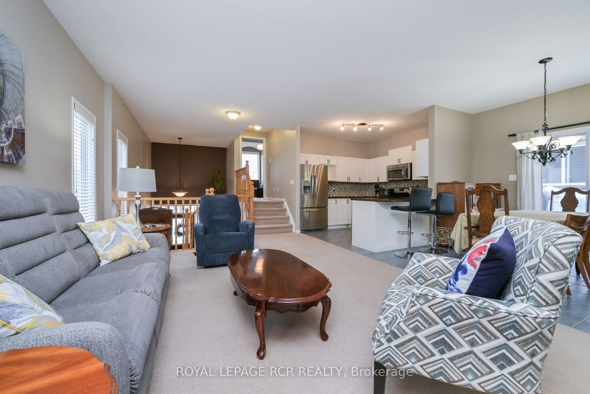 Photo 15 of 26 Benjamin Crescent, Orangeville — HOMEH