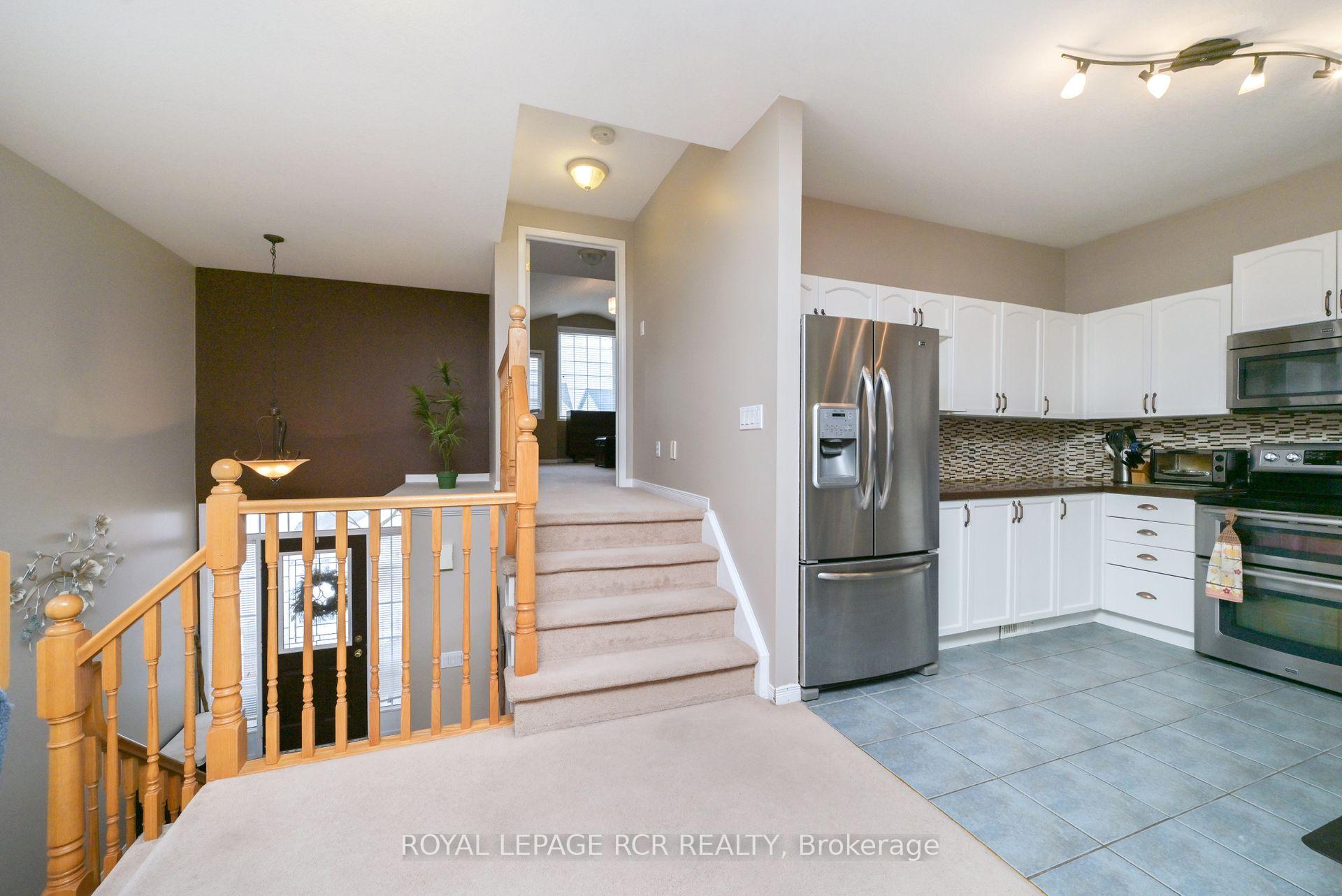 Photo 4 of 26 Benjamin Crescent, Orangeville — HOMEH