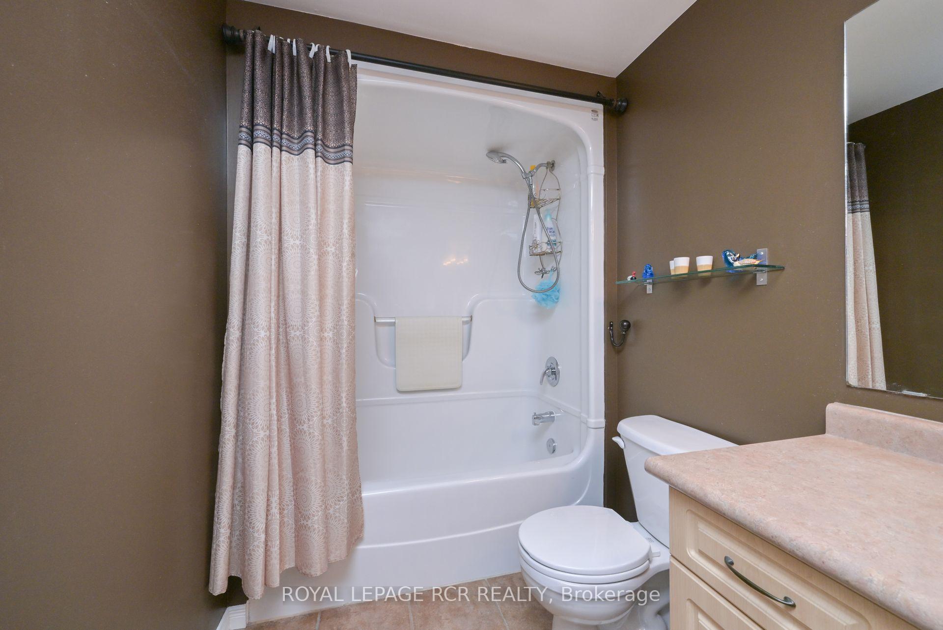Photo 20 of 26 Benjamin Crescent, Orangeville — HOMEH
