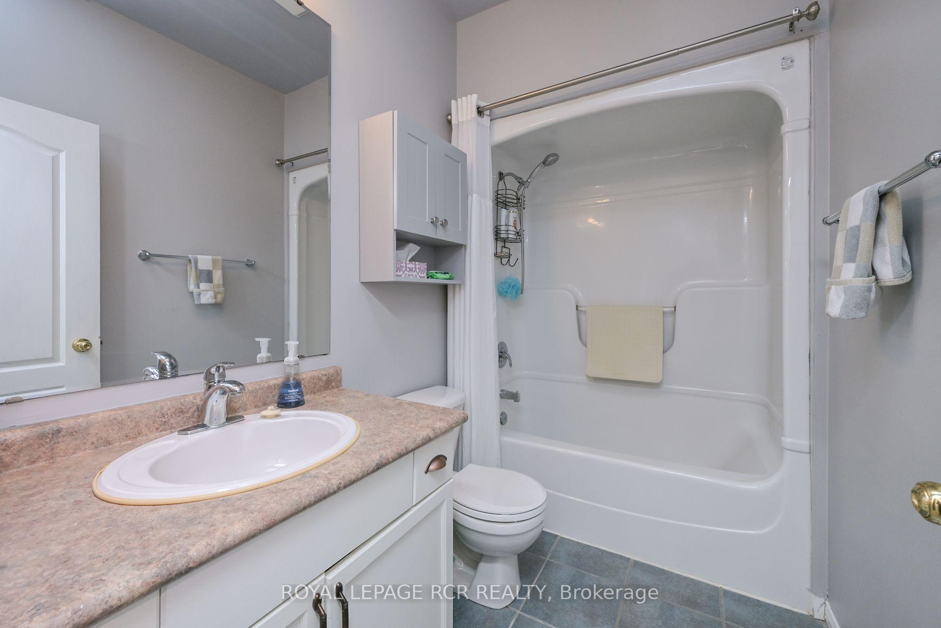Photo 19 of 26 Benjamin Crescent, Orangeville — HOMEH