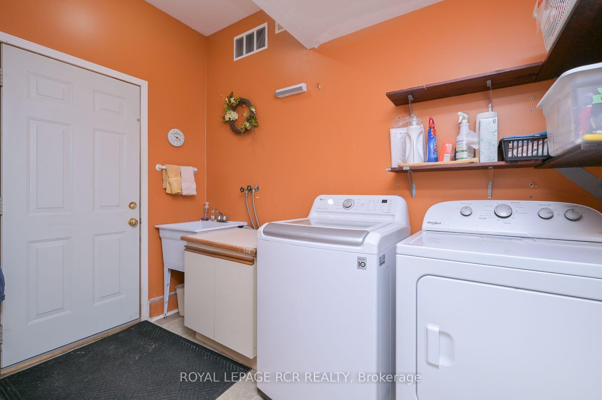 Photo 13 of 26 Benjamin Crescent, Orangeville — HOMEH