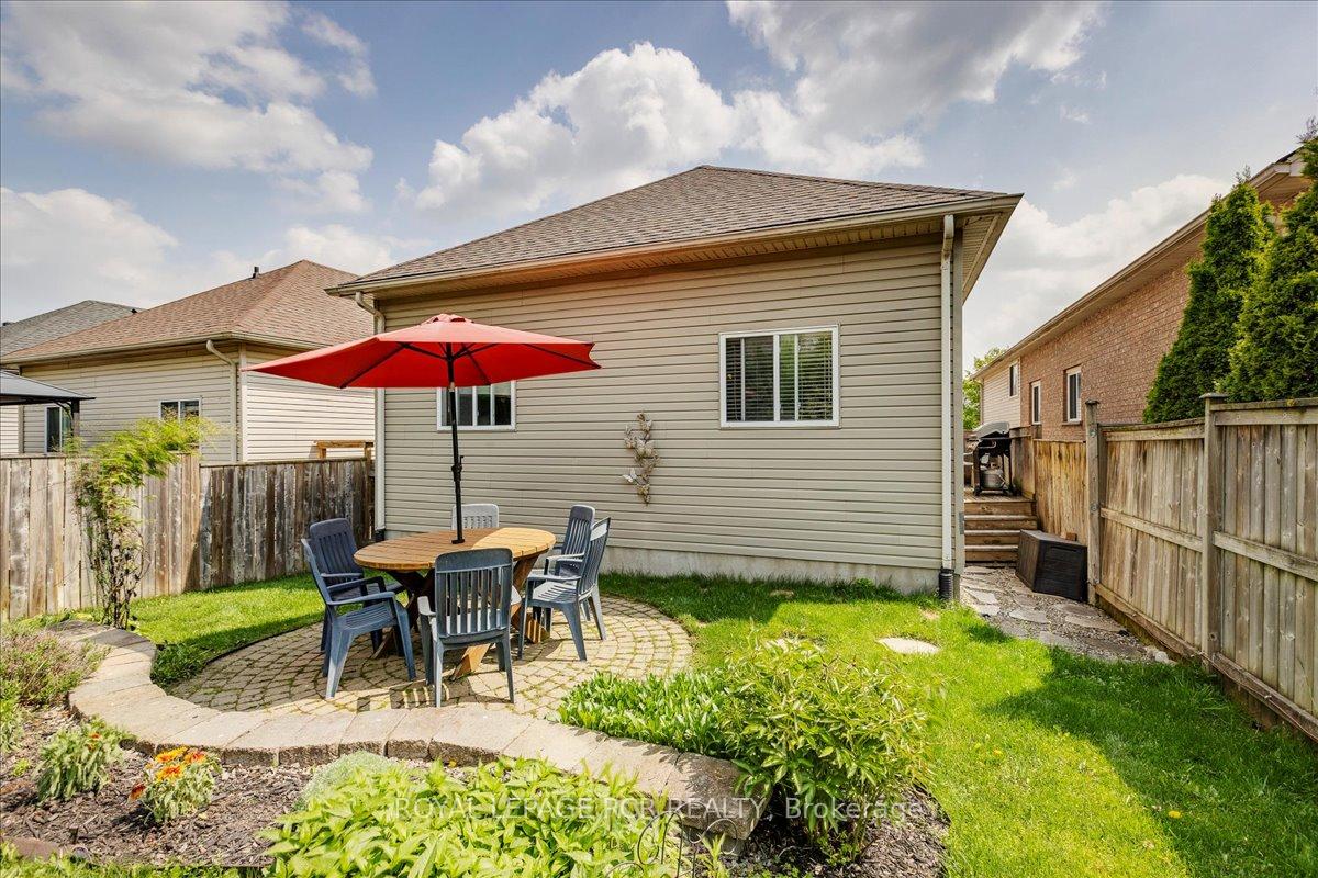 Photo 21 of 26 Benjamin Crescent, Orangeville — HOMEH