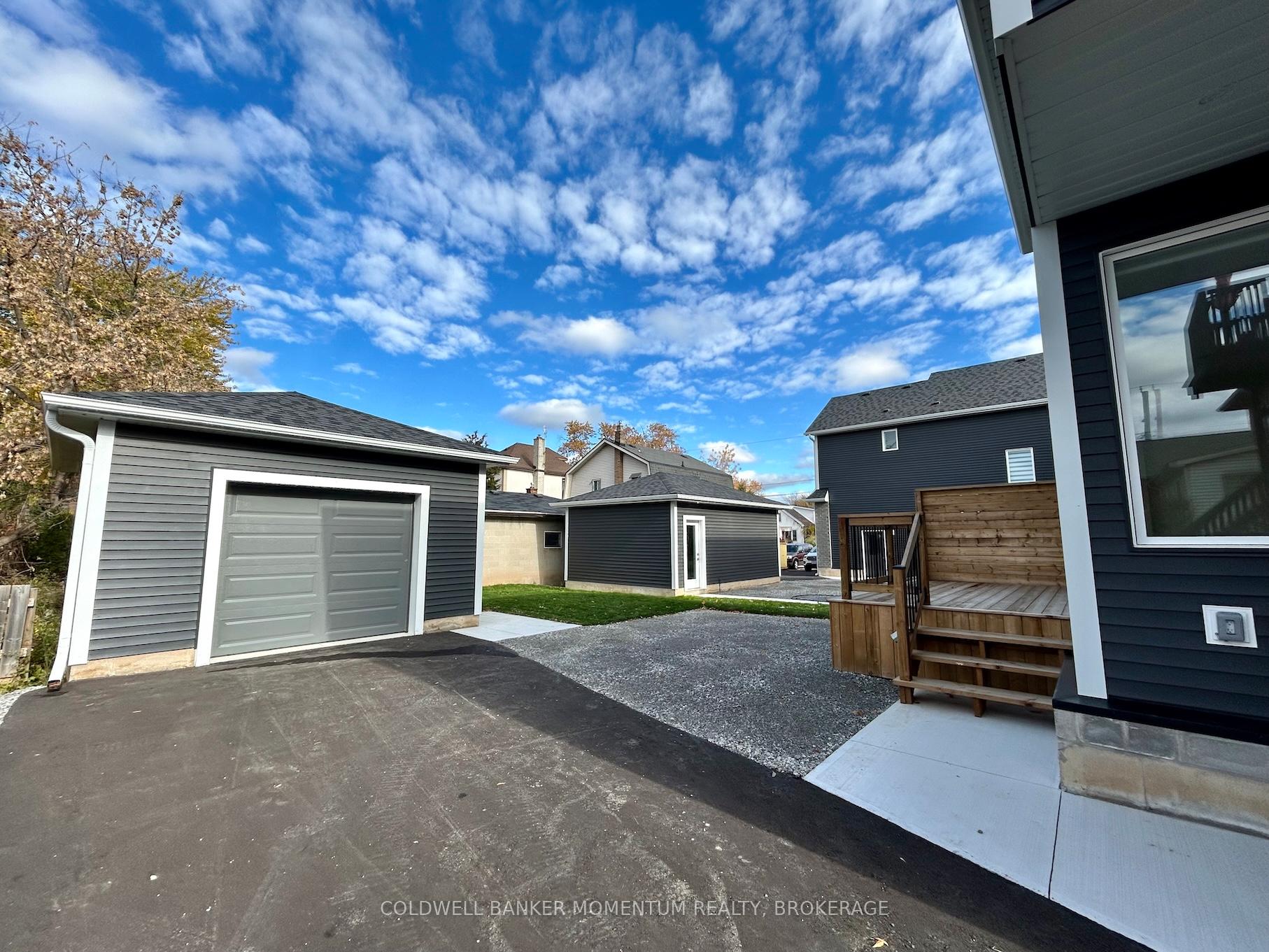 Photo 2 of Unit Upper, 5103 Bridge Street, Niagara Falls, Downtown — HOMEH