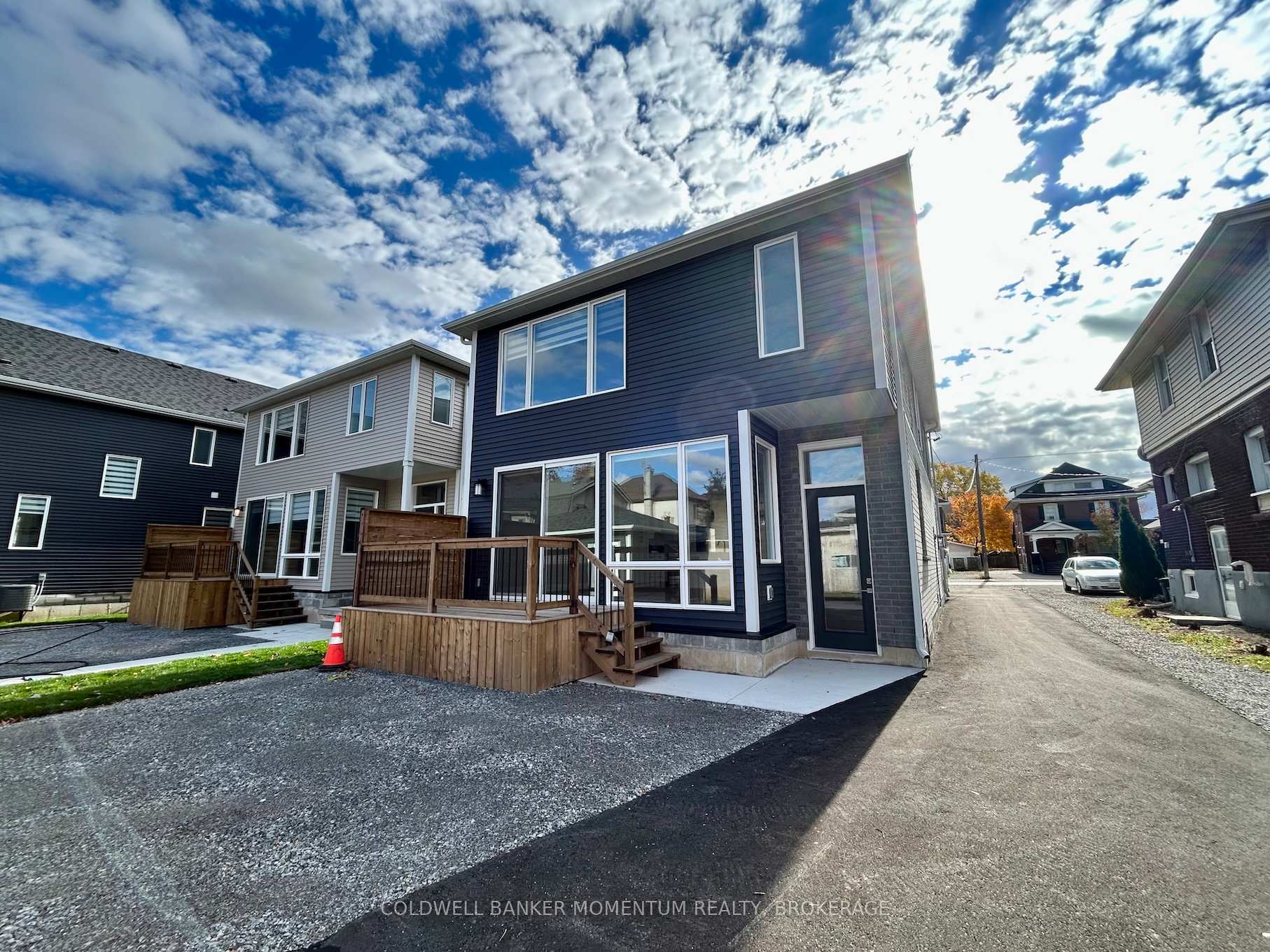 Photo 3 of Unit Upper, 5103 Bridge Street, Niagara Falls, Downtown — HOMEH