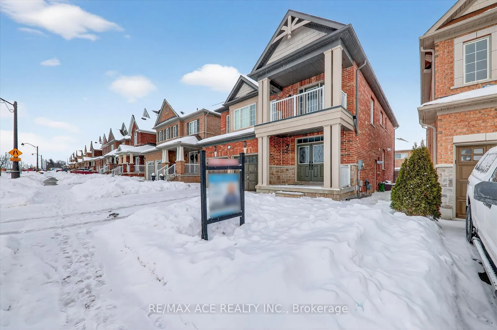 Photo 4 of Unit Main, 2525 Bridle Road N, Oshawa, Windfields — HOMEH