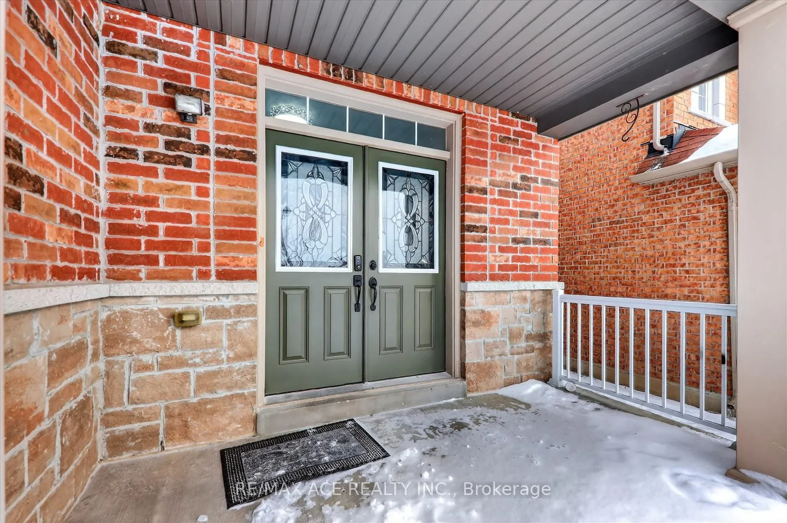 Photo 5 of Unit Main, 2525 Bridle Road N, Oshawa, Windfields — HOMEH