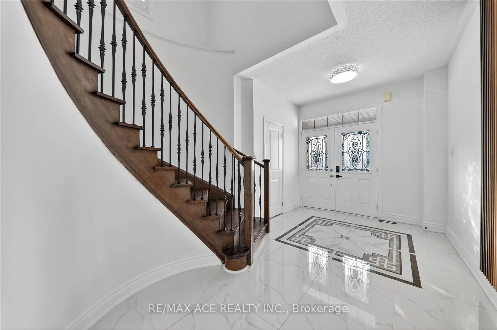 Photo 7 of Unit Main, 2525 Bridle Road N, Oshawa, Windfields — HOMEH